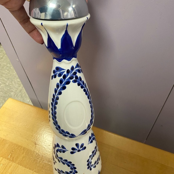 COPY - Clase Azul Reposado Tequila - Empty Ceramic Bottle - Picture 2 of 7